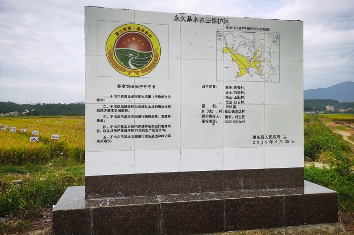 通过树立标志牌,派发宣传册等多形式的广泛宣传,让广大群众充分认识到
